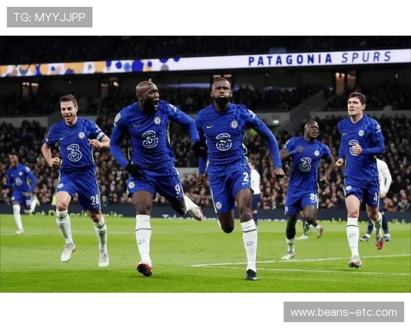 切尔西阵容庞大但表现波动明显，结构问题在本赛季逐步体现，稳定性面临考验