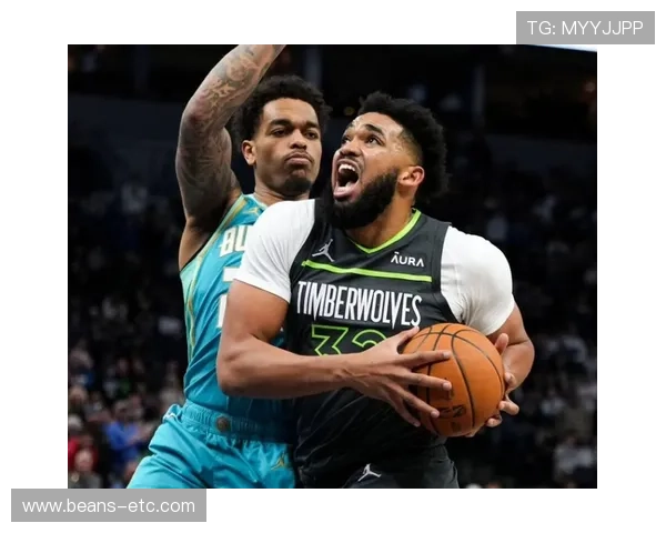 唐斯与爱德华兹挡拆 拉开空间比上赛季更高效